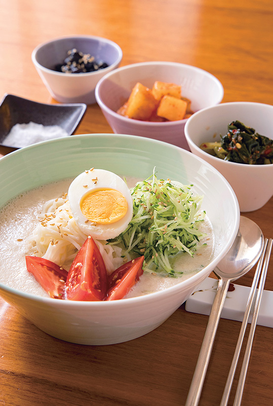 夏の爽やか。冷たい麺と朝のトースト