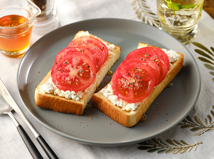 おいしく減塩♪トマトとカッテージチーズのトースト