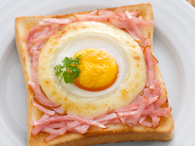 目玉焼きトースト