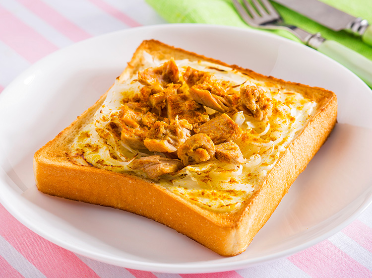 新玉ねぎのカレー風味クリームチーズトースト