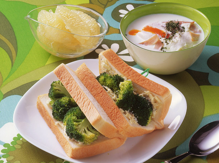 ブロッコリーとじゃこのサンドセット