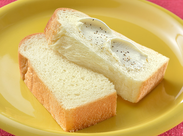 クリームチーズとペッパーブレッド