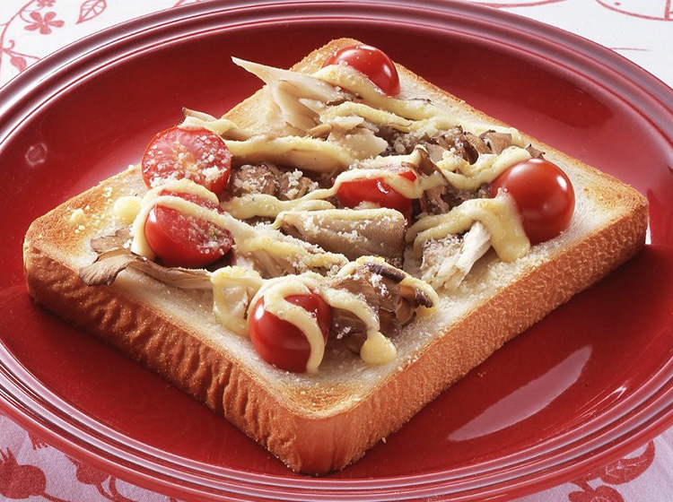 まいたけとトマトのチーズマヨネーズトースト