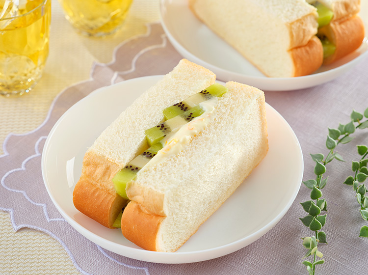 キウイのふかふわフルーツサンド