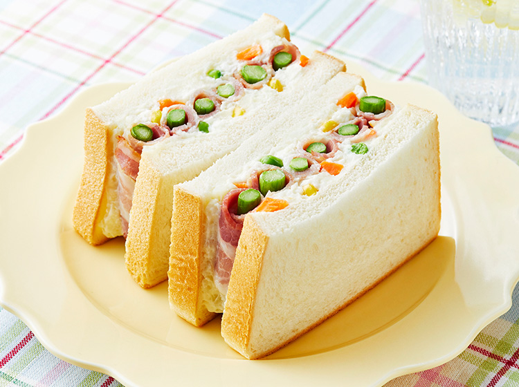 アスパラベーコンの満腹ポテトサンド