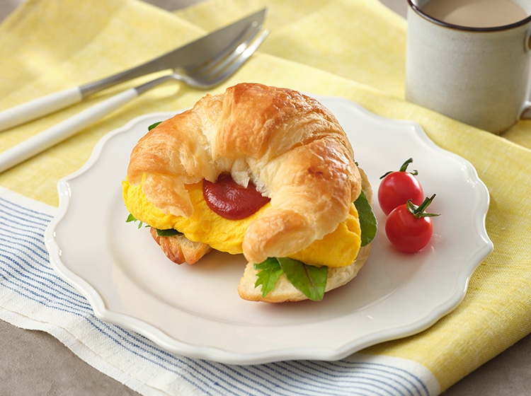 ロイヤルバタークロワッサンのふわとろオムレツサンド