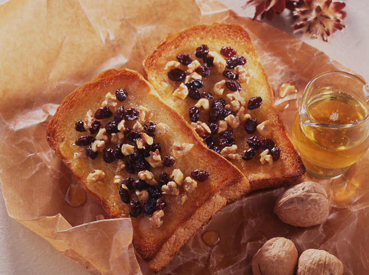 レーズンとくるみのおやつトースト