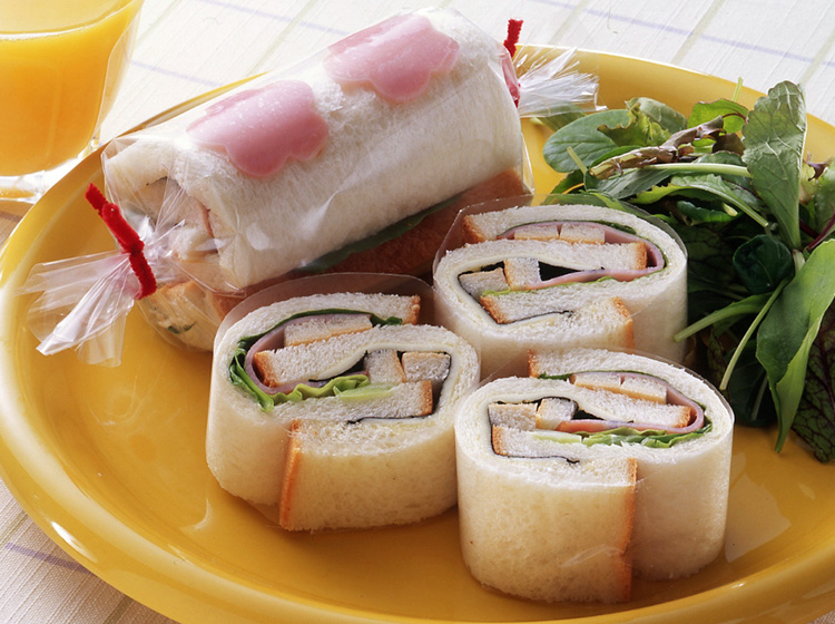 ハムとチーズのロールサンド